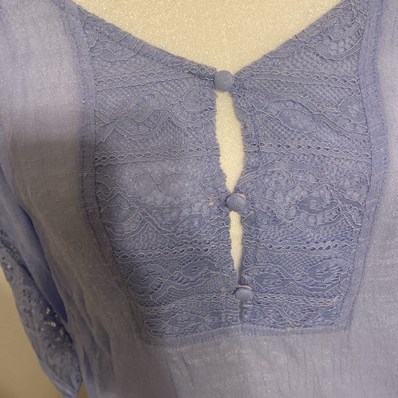 Crotchet detailed blouse - Picture 3 of 4